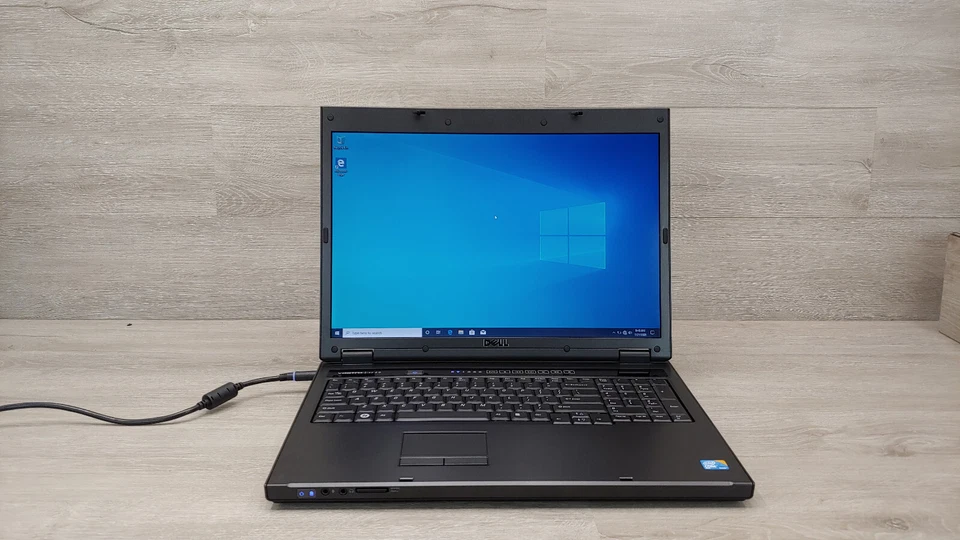 Dell Vostro 1720 Intel Core 2 Duo P7570 @ 2.27GHz 500GB HDD 4GB RAM Windows10Pro - Image 1 of 4
