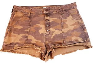 SO High-Rise Utility Shorts Womens Jrs 17 Button Fly Camo Raw Hem Stretch Green - Picture 1 of 9