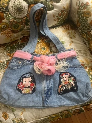 Monedero vaquero hecho a mano betty boop ez rider Foto 1 de 3