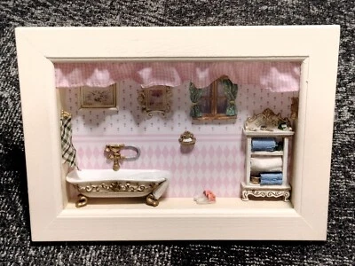 Винтажная диорама викторианская ванная комната миниатюрный кукольный домик мебель теневая коробка - Изображение 1 из 4
