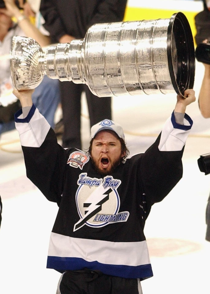 Martin St. Louis Tampa Bay Lightning Cup Unsigned 8x10 Photo - Image 1 of 1