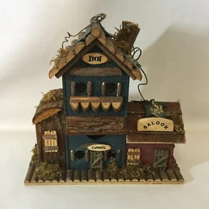 Casetta per uccelli in miniatura vintage capanna di tronchi Dave's Inn Saloon con foro di pulizia  - Foto 1 di 5