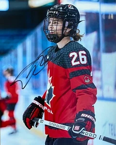 Emily Clark handsigniertes Autogramm 8x10 Foto In Person Proof Hockey Team Kanada - Bild 1 von 3