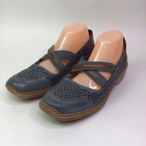 Rieker Doris Cross Strap Mary Jane Floral Perforiert Slipper Gr. 42 (US 11) - Bild 1 von 10