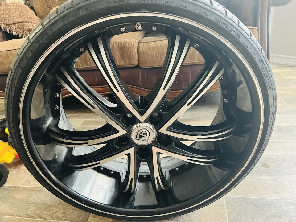 Llanta It's Just One marca Lexani llanta de 22 pulgadas y se adapta a 245/30r22 Foto 1 de 2