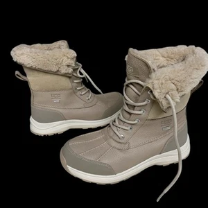 Botas UGG Adirondack III para mujer semillas de mostaza resistentes al agua 8,5 EE. UU. S/N 1095141 - Imagen 1 de 15