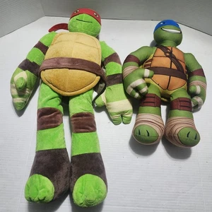 Lote de 2 peluches Teenager Mutant Ninja Turtle 2014 Nickolodeon Raphael y Leonardo - Imagen 1 de 14