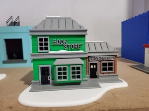 CHRISTMAS VILLAGE BOOK STORE & COCOA SHOP S SCALE BUILDING-DIORAMA - Picture 1 of 3