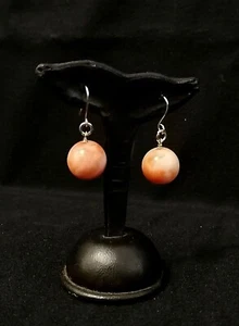 COPPIA ORECCHINI A SFERA IN AUTENTICO CORALLO ROSA VARIEGATO E ARGENTO. - Foto 1 di 12