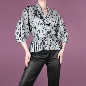 VINTAGE 80s Grey Black Animal Leopard Pleated Belt Womens Blouse Top Small 8 10 - Picture 1 of 15