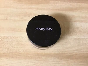 Mary Kay SILKY SETTING POWDER Light Medium Beige~(.28 Oz) New/no Box Sealed - Picture 1 of 2
