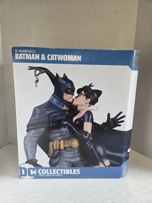 DC Comics Bombshells 11 pulgadas estatua Batman y Catwoman limitada a 5000 Foto 1 de 4