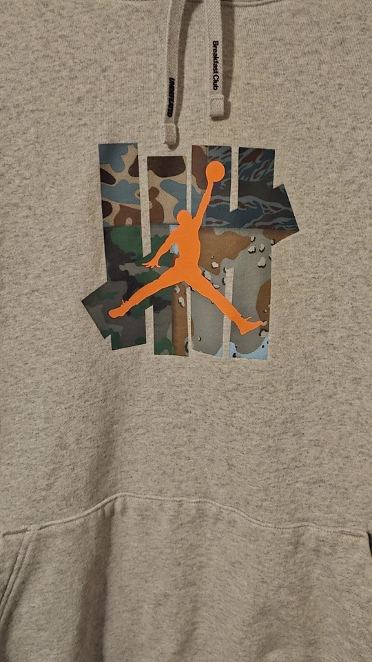 Sudadera con Capucha Jordan Undefeated Gris DS Talla XL Usada Una Vez Foto 1 de 4