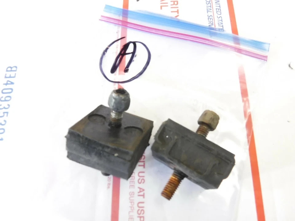 Запчасти для снега MOTO-SKI 400 FUTURA: ПАРА КВАДРАТНЫХ КРЕПЛЕНИЙ ДВИГАТЕЛЯ #A - Изображение 1 из 1