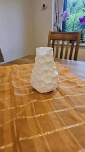 moderne Designer Vase / Deko Blumenvase (weiß) mit Optik Feuerstein - Bild 1 von 2