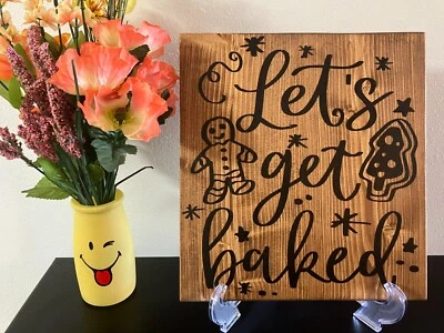 Letrero de madera hecho a mano "Let's get baked" 12''x11'' decoración navideña. Foto 1 de 2