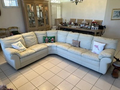 sofá seccional curvo cuero blanco Foto 1 de 3