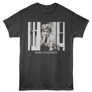 Marilyn Monroe Looking Out Window In Bathrobe Men's T Shirt - Picture 1 of 5