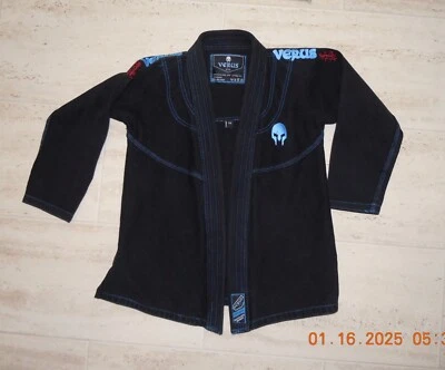 CHAQUETA VERUS BRAZILIAN JIU JITSU GI C3 100% ALGODÓN CHAQUETA NEGRA/AJUSTE AZUL Y ROJO Foto 1 de 4