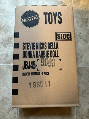 EN MANO Barbie Stevie Nicks Muñeca Bella Donna Vestido Blanco Sellado Envío Gratis Foto 1 de 4