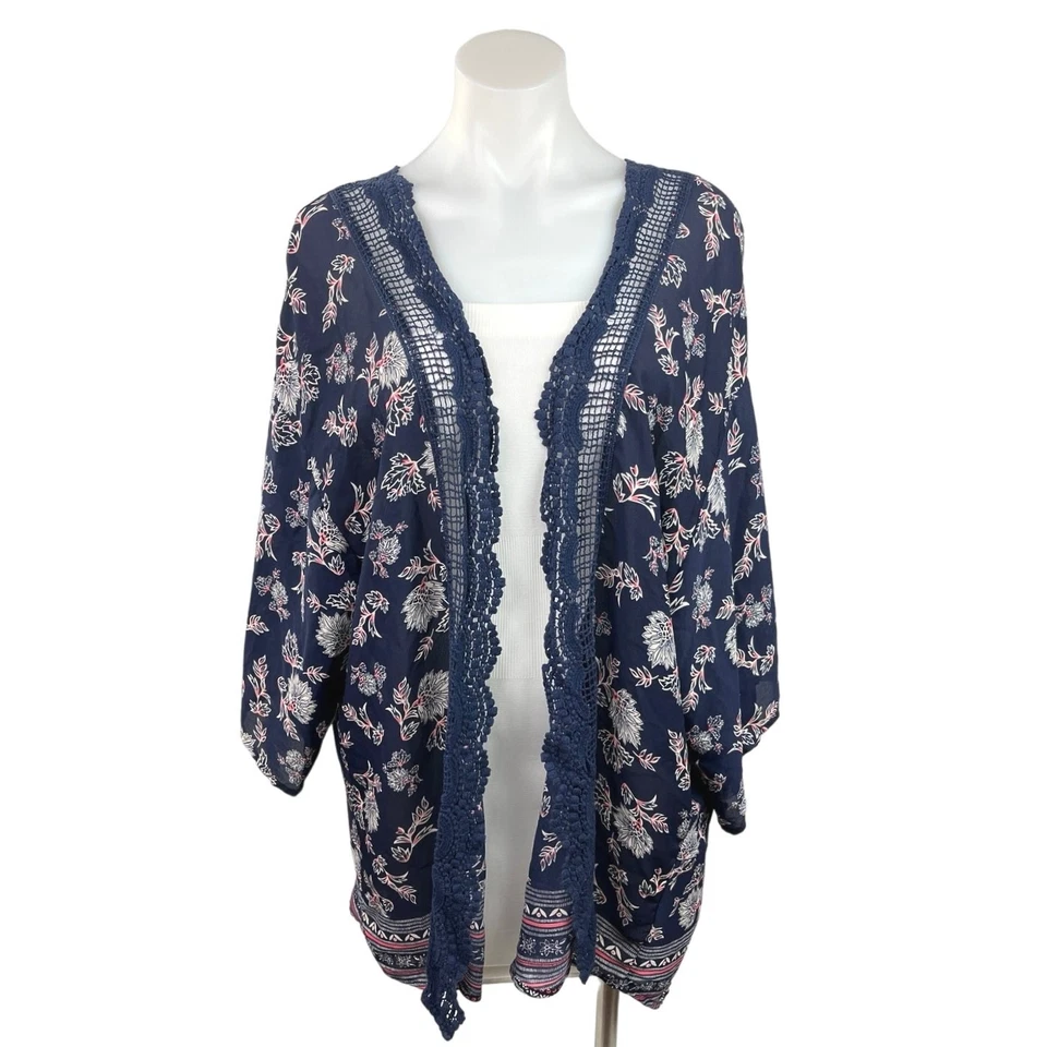 Cárdigan plumero Xhilaration azul marino floral con ribete de encaje kimono para nadar L/XL Foto 1 de 4