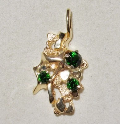 Кулон из желтого золота 1,5 дюйма 14 карат с зеленым хромированным диопсидом или цаворитом гранатом (8,9 г) - Изображение 1 из 4