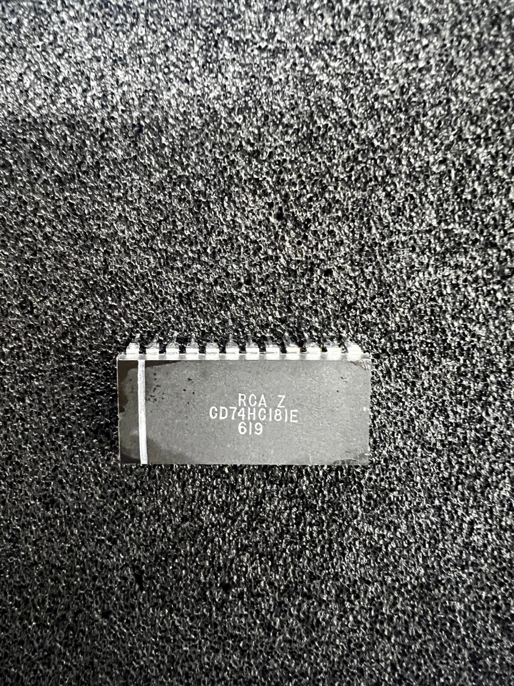 1 Stück/pcs. CD74HC181E - RCA DIP24-600MIL -  4-Bit Arithmetic Logic Unit - Image 1 of 1