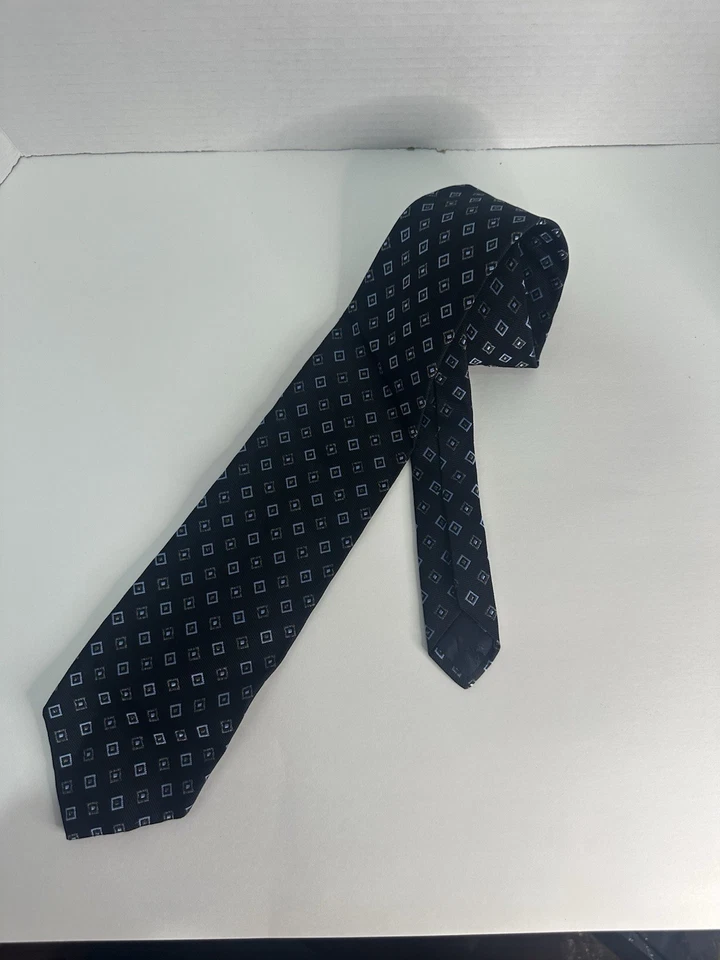 Corbata Brooks Brothers 346 pura seda negra diamante  Foto 1 de 4