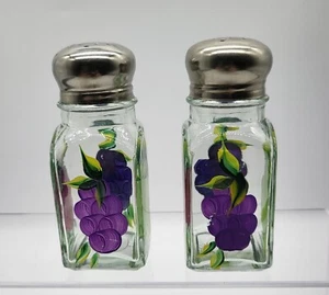 Studio Art Hand Painted Grapes 4 in Salt & Pepper Shakers Purple Red Green - Picture 1 of 20