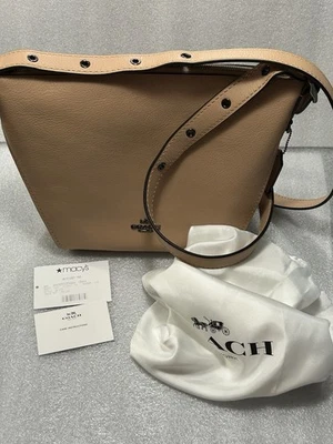 全新 蔻驰 卵石纹皮革 可调肩带 行李斜挎包 米色 带石板口音 — 第 1/4 张图片