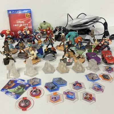Lote De Figuras Disney Infinity 3.0 2.0 Plus Accesorios Juego PS4 Foto 1 de 4