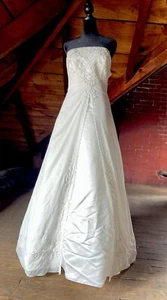 Davis’s Bridal Style V9010 In Ivory With Train In Size 10 - Picture 1 of 12