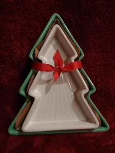 NEW 2023 HALLMARK CERAMIC 2 CHRISTMAS TREE NESTING SERVING PLATES MICROWAVE SAFE - Picture 1 of 6