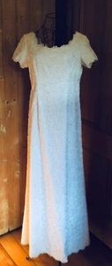 ELEGANT VINTAGE WEDDING OR DEBUTANT DRESS SIZE SMALL PRE OWNED STYLISHLY SIMPLE - Picture 1 of 11