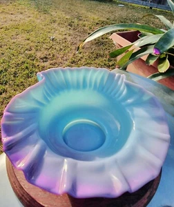 Fenton Rare Vintage Hand Crafted Ruffled Bridal bowl - Picture 1 of 12