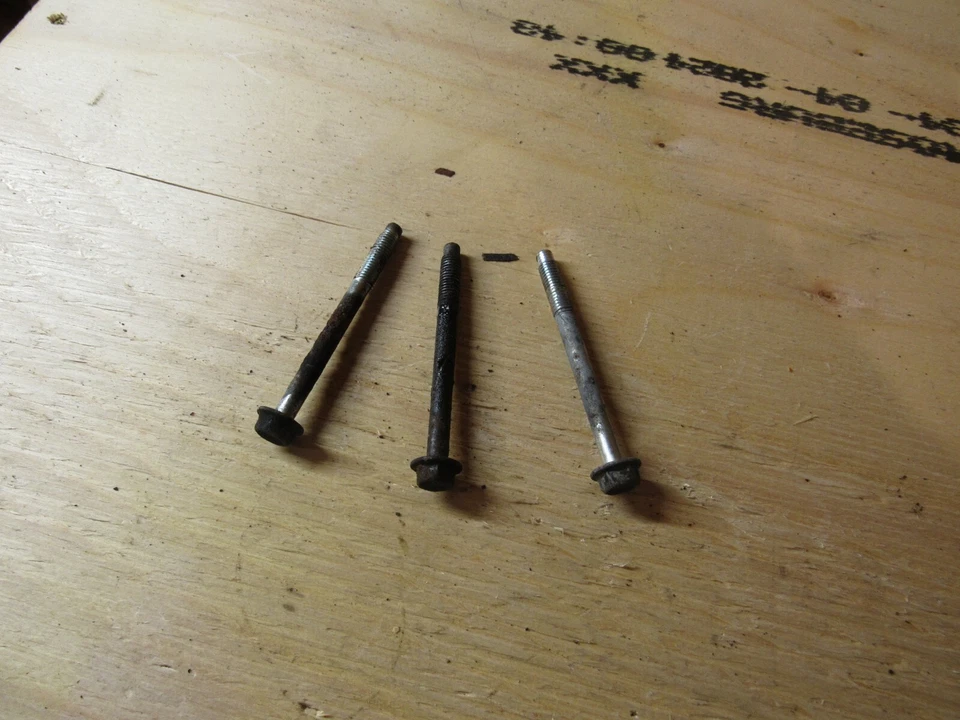 Pernos de montaje de compresor de aire acondicionado Infiniti G37 2009-2013 Foto 1 de 2