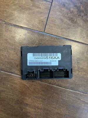 Módulo de control de caja de transferencia Jeep Liberty 2008-2012 P/N: 56029516AA Foto 1 de 3