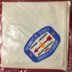NOAC 1969 Indiana Univ fazzoletto da collo bianco Bdr (LB1172) - Foto 1 di 2