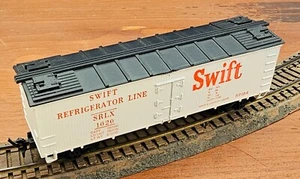 HO Kühlwagen Swift SRLX 1020 Hongkong weiß/schwarz - Bild 1 von 4