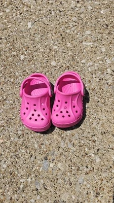 Lindos Zapatos Bebé Niño Niña Crocs Excelente Estado Usado Rosa Caliente Talla 4 Foto 1 de 3