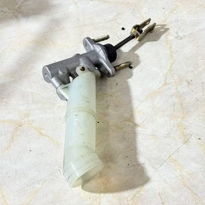 GENUINE TOYOTA COROLLA VERSO PETROL 1.4 5DR CLUTCH MASTER CYLINDER 31454-16010 - Picture 1 of 14