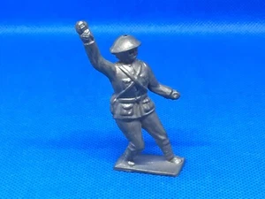 Soldier Throwing Grenade By Phillip Segal (B854) To Repaint - Picture 1 of 6