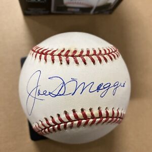 Joe Di Maggio Signed Baseball PSA 9 Authentication PSA DNA