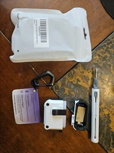 Custodia Damon Light Air Pod 4 con strumento di pulizia con attacco portachiavi - Foto 1 di 3