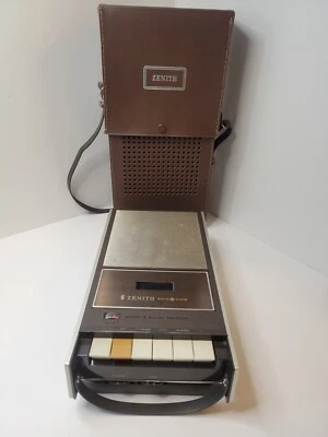 Reproductor de cassette de estado sólido Zenith de colección con estuche SOLO PIEZAS Foto 1 de 4