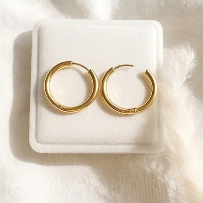 Mini Edelstahl Huggie Creolen 18K vergoldet hypoallergen langlebig Frauen Männer - Bild 1 von 2