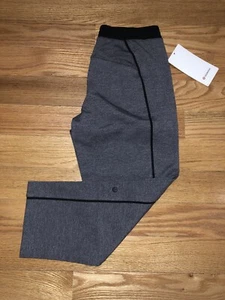 NWT Lululemon Athletica Women's Light Strides Crop 23" Size 4 Grey/Black HCDG - Picture 1 of 3