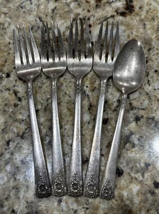 WM Rogers Bros. Salad Fork Set “Spring Charm" Pattern Lot of 4 Plus Spoon - Picture 1 of 22