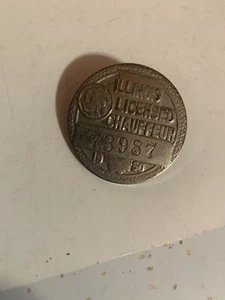 RARE VINTAGE ANTIQUE 1950 ILLINOIS LICENSED CHAUFFEUR METAL BADGE PIN - Picture 1 of 2