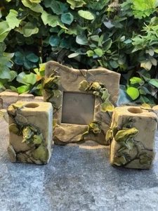 Frösche tummeln sich auf Bilderrahmen & 2 Kerzenständer 3x3 Öffnung/Bild - Bild 1 von 1